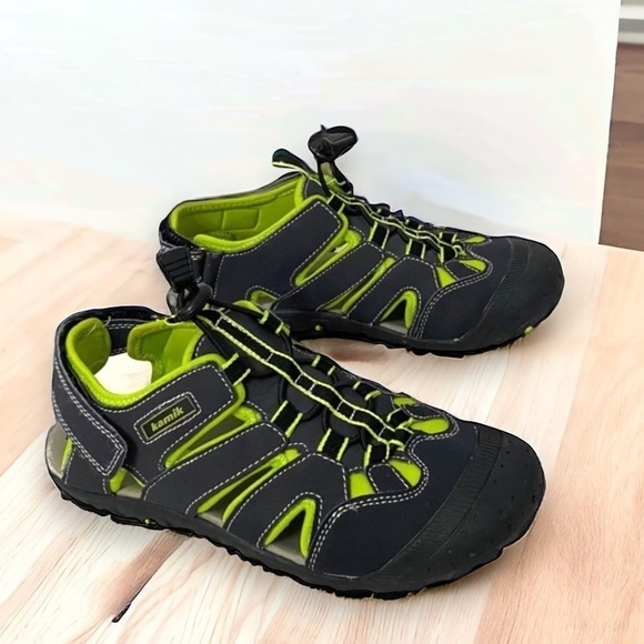 Kamik Oyster Outdoor Closed Toe Water Sandals in Neon Green & Black, Kids Size 6 - Picture 1 of 10